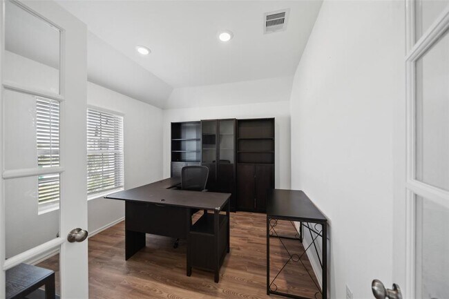 Foto del edificio - 7406 Hillside Arbor