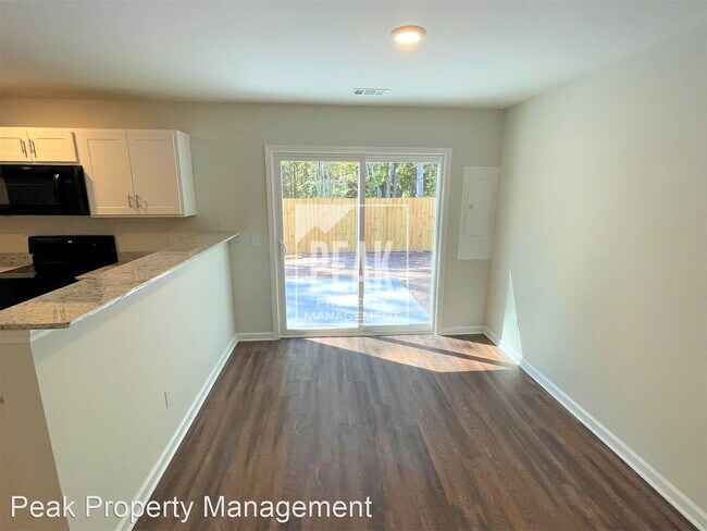 Building Photo - 3 br, 2.5 bath House - 111 Blandford Villa...