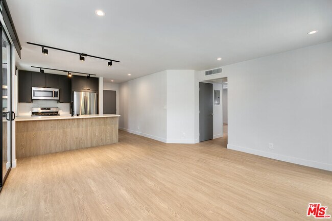 Foto del edificio - 3602 Dunn Dr