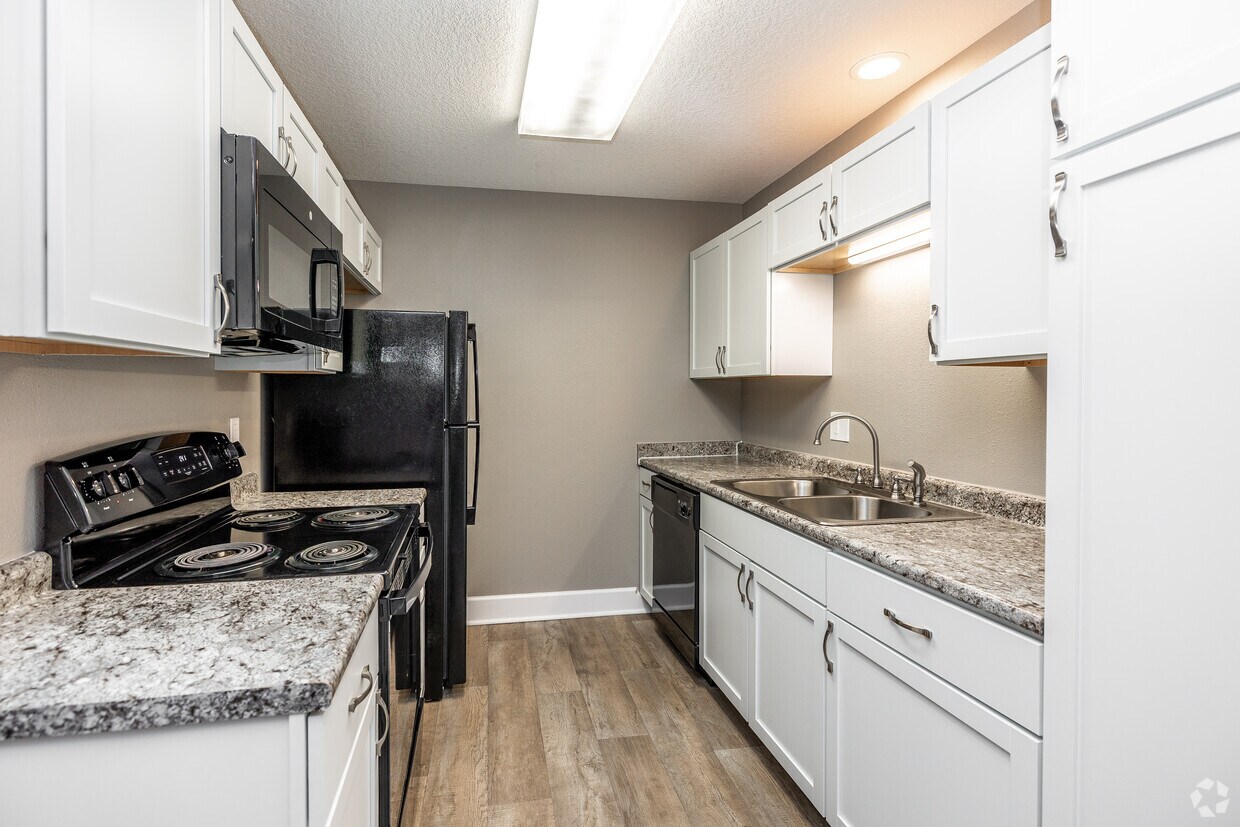 Regency Woods Apartments at 1137 11th St West Des Moines, IA