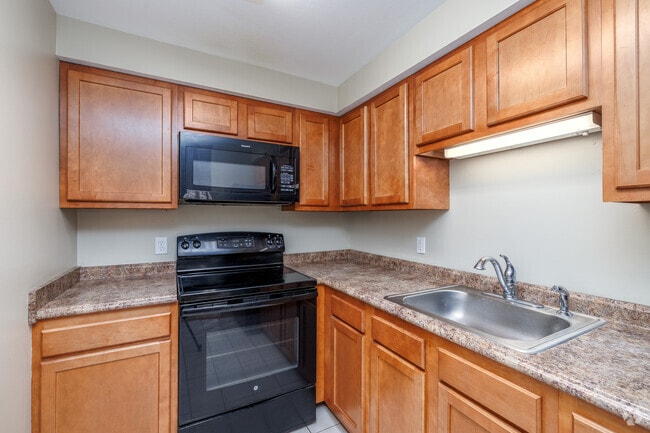 1BR, 1BA - 650SF - Kitchen - Apple Ridge Apartment Homes