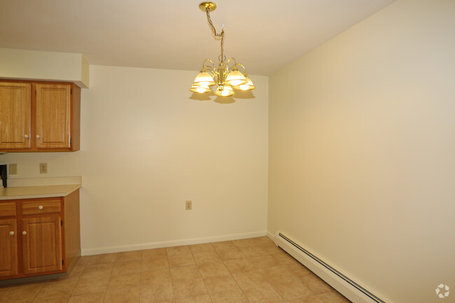 Dining Area- Phase 1&2 - Willow Stream Apartments North