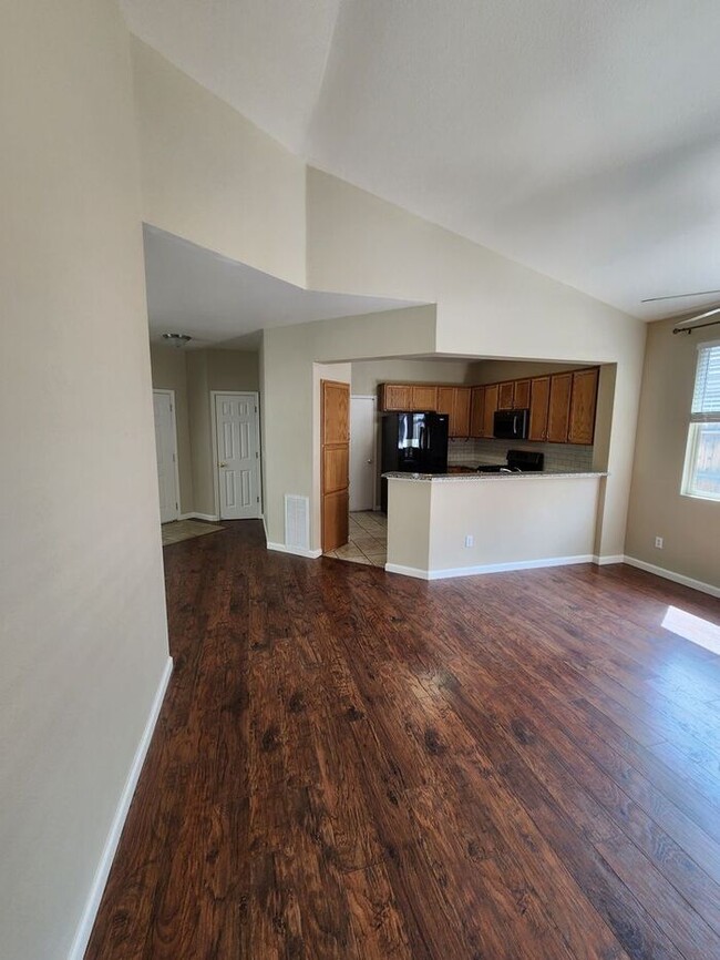 Building Photo - Desirable gated community