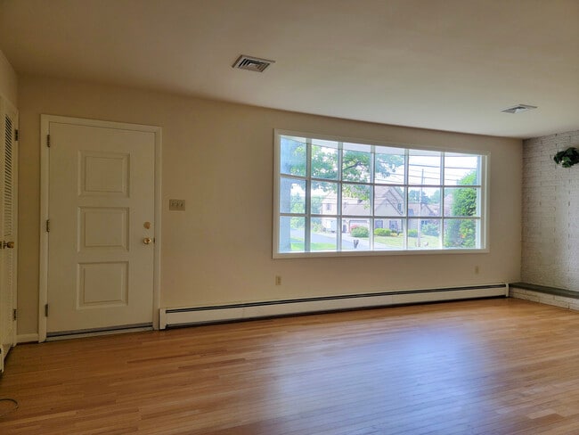 Building Photo - 609 W Orange St