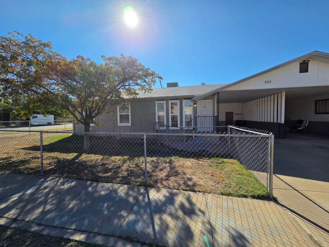 Primary Photo - Beautifully Remodeled 3 Bed/2 Bath Apartment