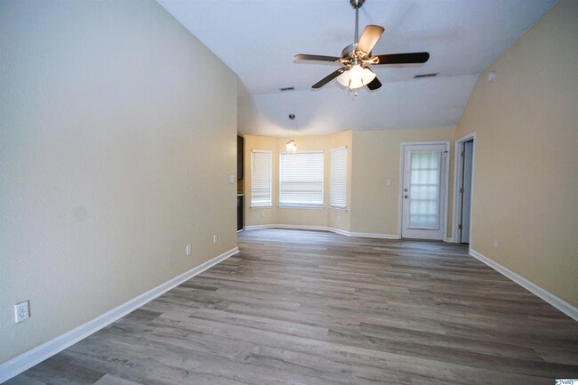 Foto del edificio - 102 Vistawood Ct