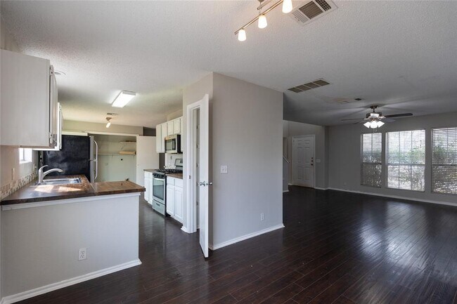 Building Photo - 13817 Golden Flax Trail