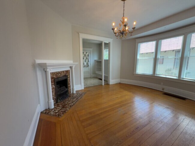 Building Photo - Beautiful and stately Victorian house in the awesome Old North End.