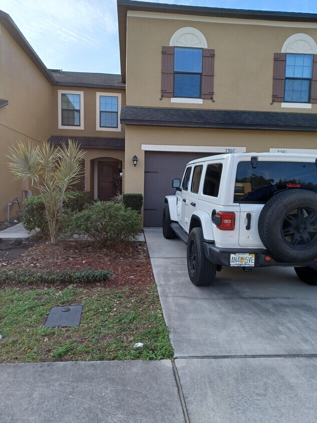Lovely 3bdrm, 2.5 bath townhouse f - 2307 Aloha Bay Ct