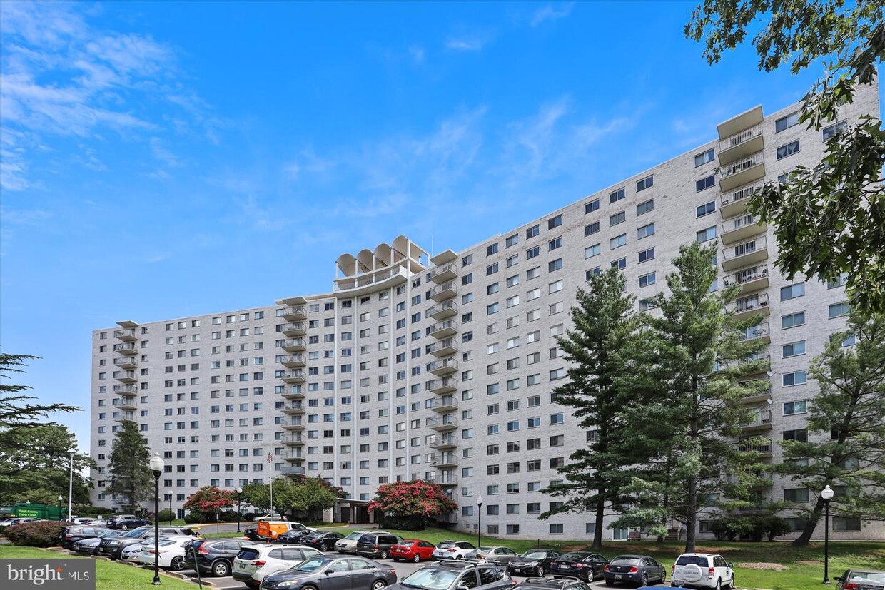 Foto principal - 1111 University Blvd W
