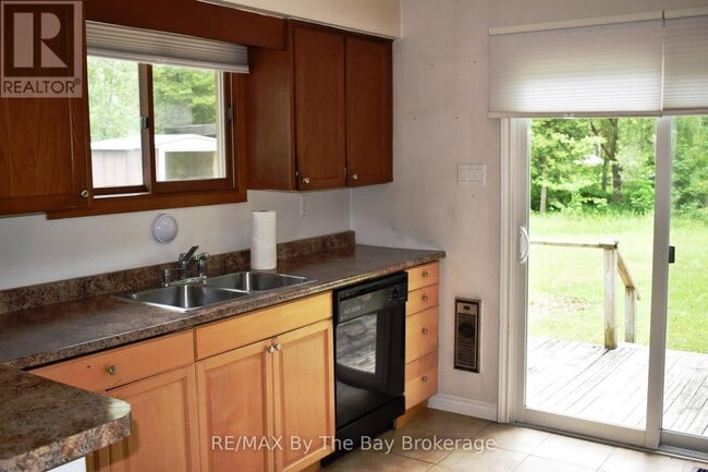 Photo du bâtiment - 1731 Shore Ln