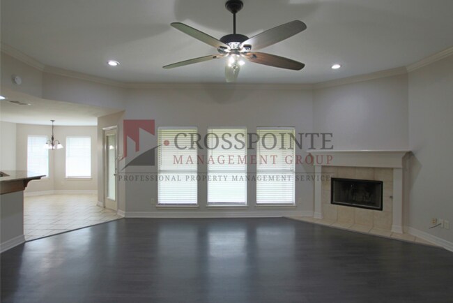 Foto del edificio - Almost Ready! 4 Bedroom 2 Bath + Office in...