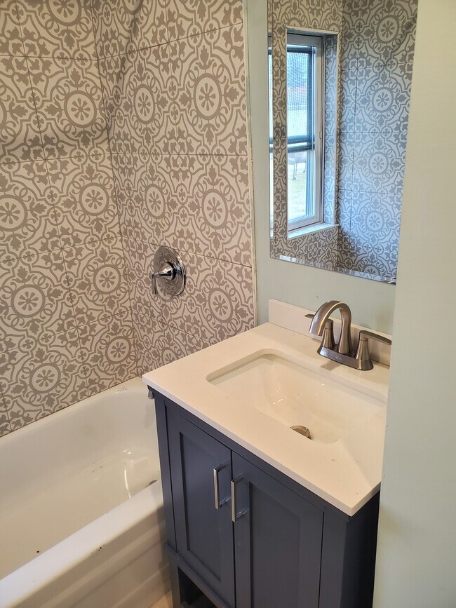 Bathroom - 12524 S Wood St