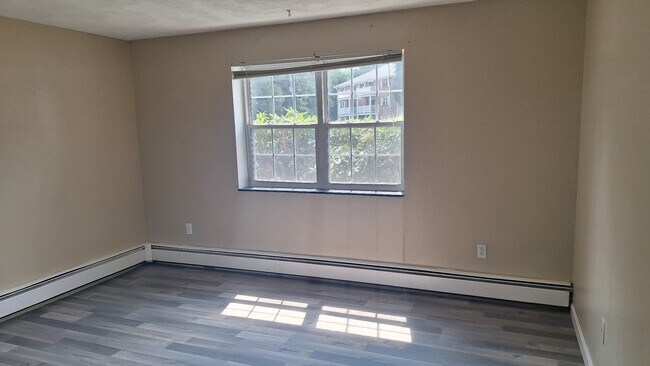 Building Photo - 5 Kenmar Dr