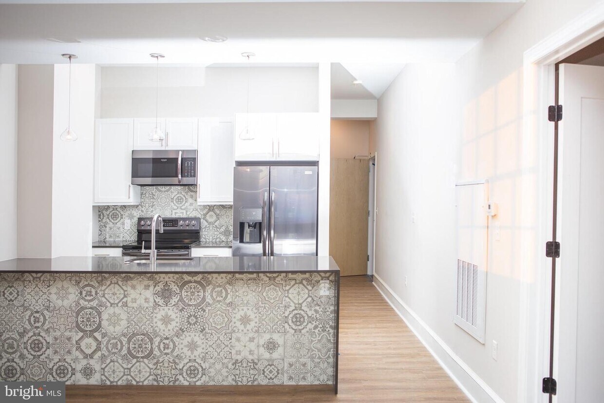 Foto del edificio - 216 W 9th St