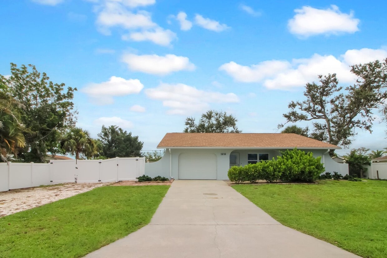 Primary Photo - South Venice Annual Home for Rent