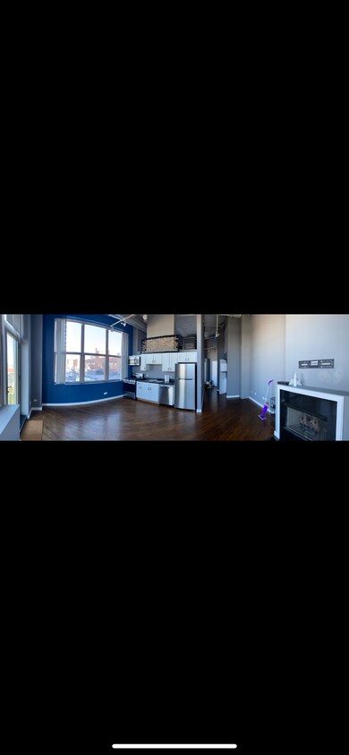 Unidad de esquina con ventanas orientadas al sur/oeste. - 500 S Clinton St