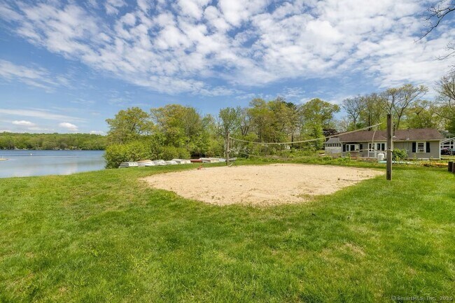 Foto del edificio - 76 Ridgewood Rd