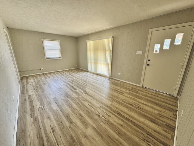 Foto del edificio - 1638 W Elm St