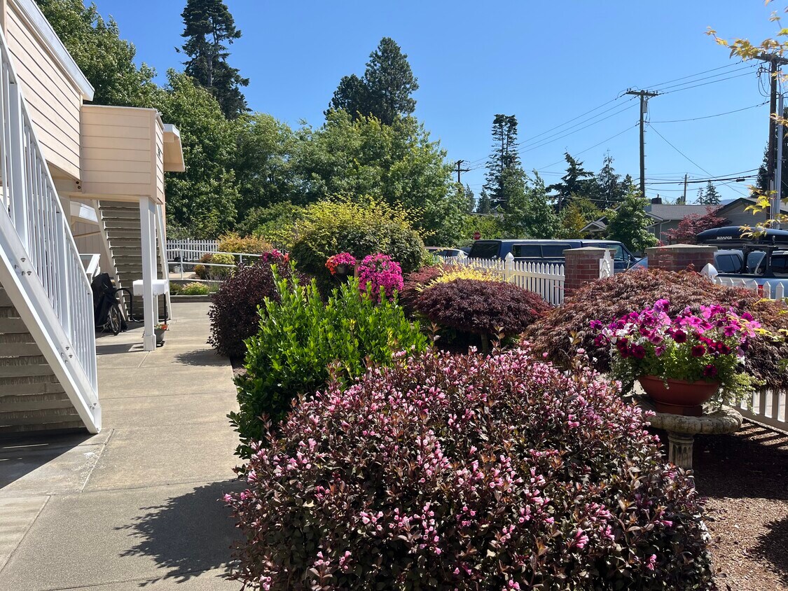 Primary Photo - 1307 McKenzie Ave