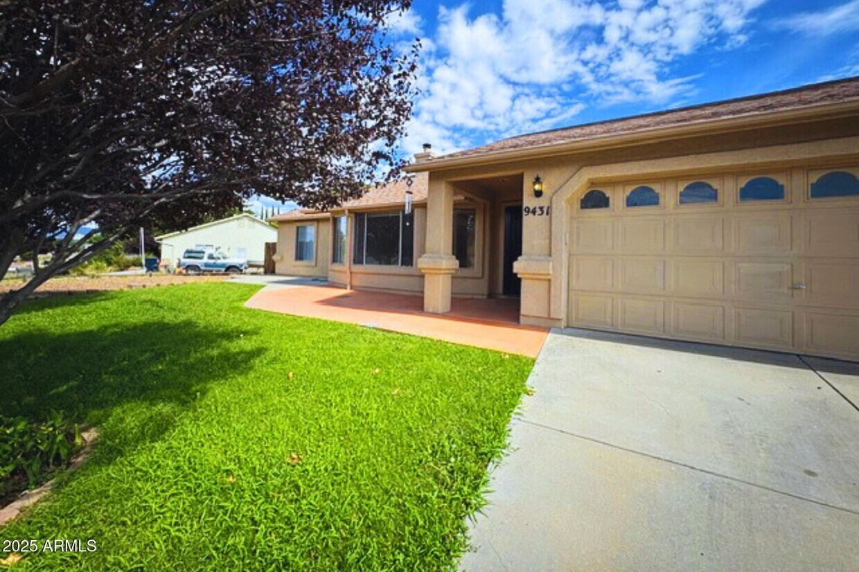Foto principal - 9431 Serpentine Ln