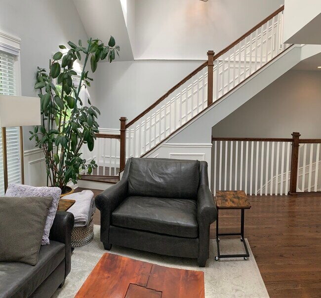 Foto del edificio - 2423 N Marshfield Ave