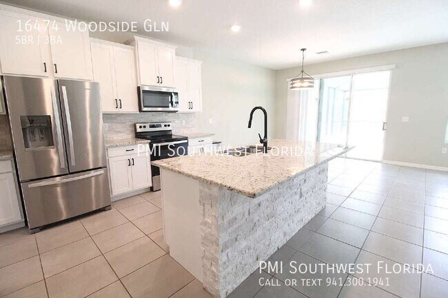 Foto del edificio - 16474 Woodside Gln