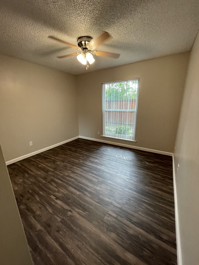 Foto del edificio - 5500 Foothill Garden Ct
