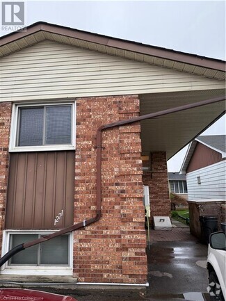 Building Photo - 1271 Ottawa St S