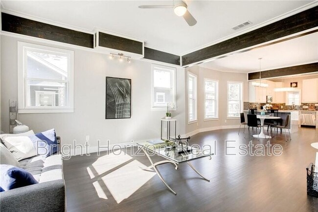 Foto del edificio - 1821 W 10th St