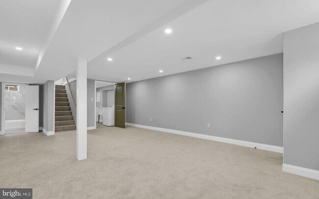 Building Photo - 2129 Saranac St