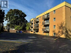 Building Photo - 2035 University Ave W