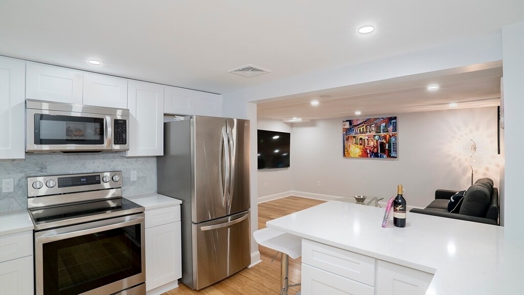 Foto principal - 185 Endicott Ave