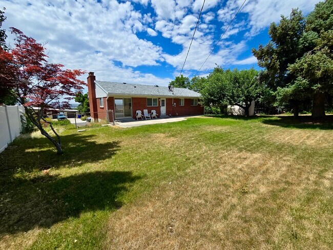 Building Photo - 1833 S Jeri Dr