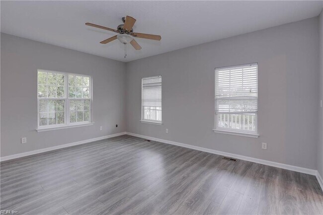 Building Photo - 843 W 51st St