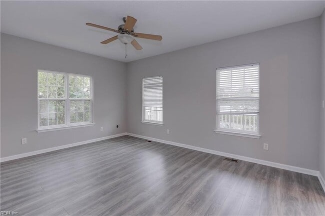 Foto del edificio - 843 W 51st St