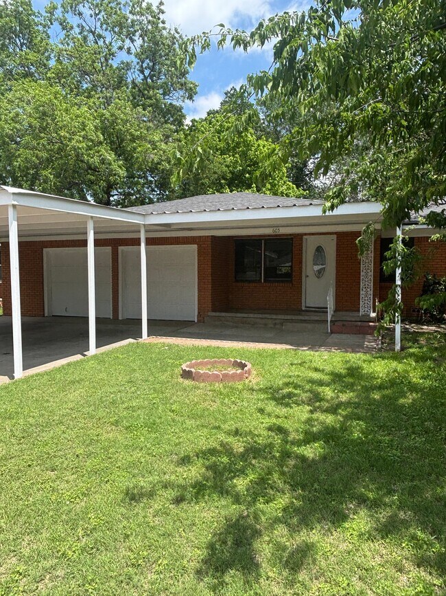 Foto del edificio - 605 N Joyce St