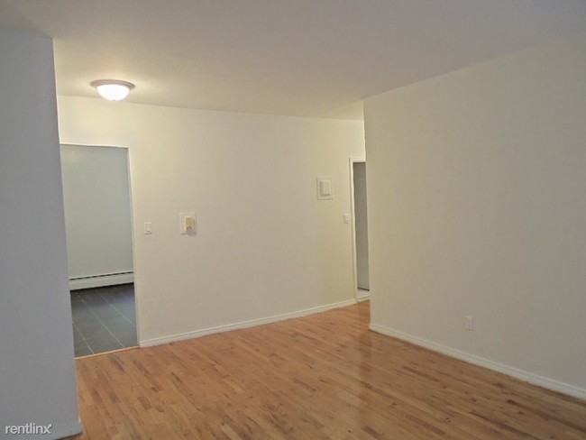 Building Photo - 5 Saint Pauls Pl