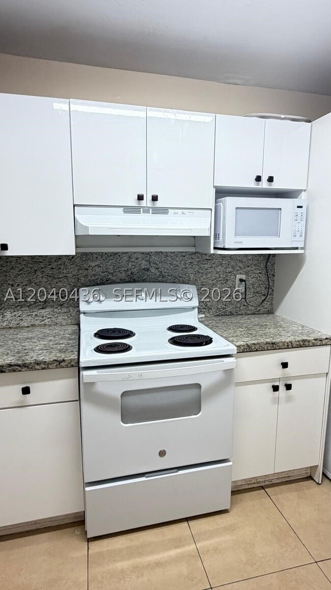 Building Photo - 8540 SW 149th Ave