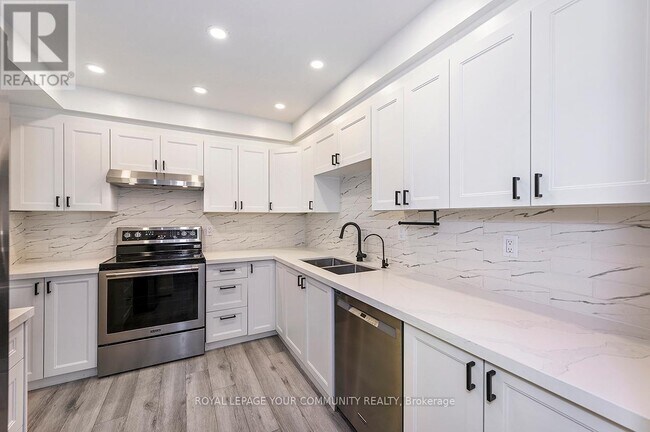 Photo du bâtiment - 2120-2120 Rathburn Rd E