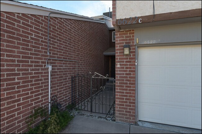 Building Photo - 6622 Dawn Dr