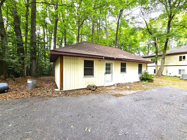 Building Photo - 7535 Carmen Ct
