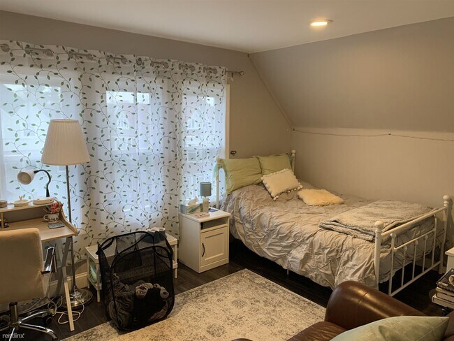 Foto del edificio - 2 br, 1 bath House - 77 Linden St. #33 3