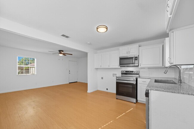 Building Photo - 708 Union Ave