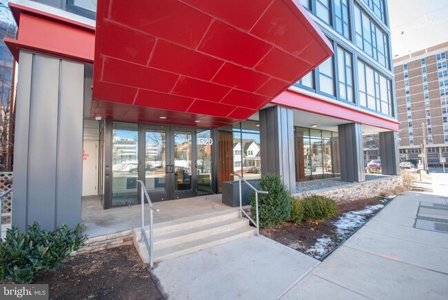 Building Photo - 1320 Fenwick Ln