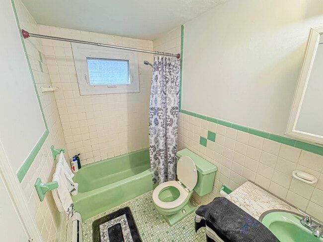 Foto del edificio - 70 Wynola Ave