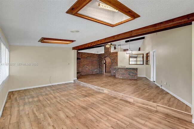 Foto del edificio - 1785 Lisa Ln