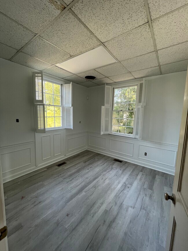 Foto del edificio - 300 N Jefferson St NE