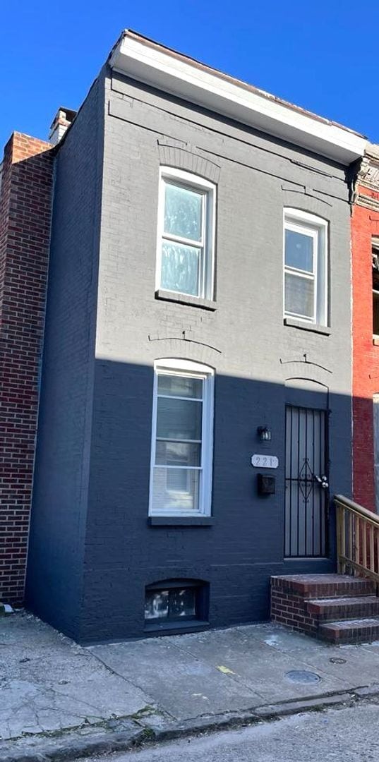 Building Photo - 221 S Vincent St