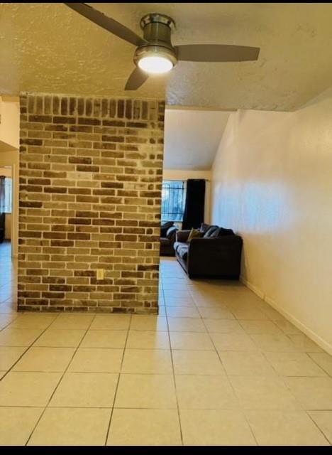 Foto del edificio - 16643 Gold Ridge Ln